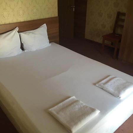 Irish Hotel Shumen Exterior foto